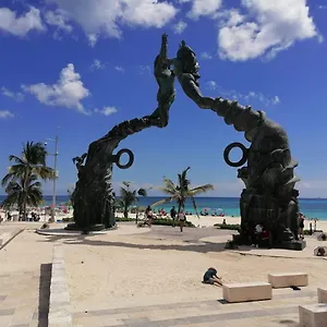 https://las-quintas-24.quintano-roohotels.com